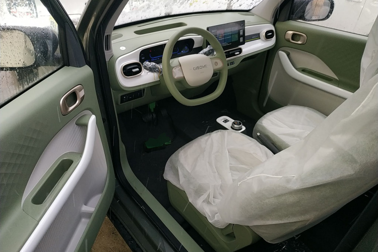 吉利银河 2025款 210km 熊猫骑士中控内饰20