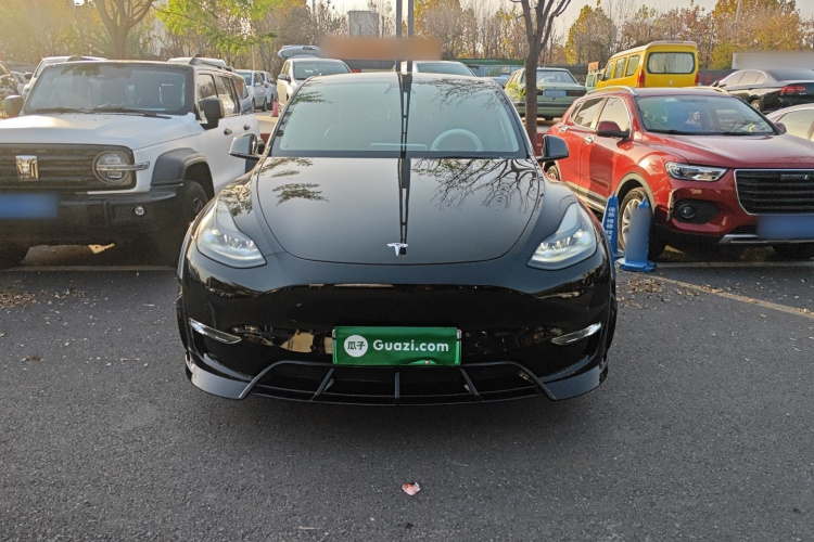 特斯拉 Model Y 2021款 标准续航后驱版车身外观2