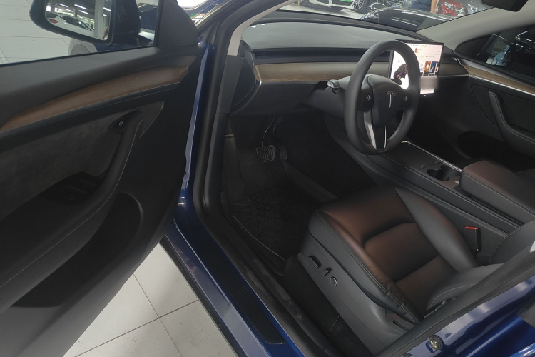特斯拉 Model Y 2021款 标准续航后驱版中控内饰20