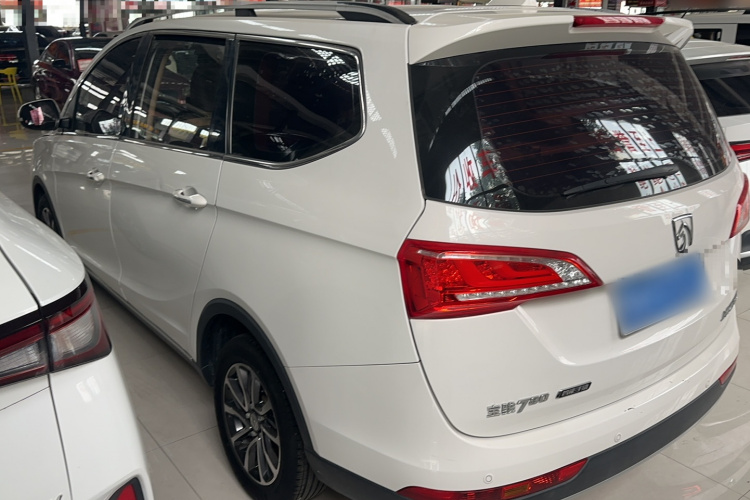 宝骏730 2017款 1.8L iAMT尊享型 7座车身外观6005