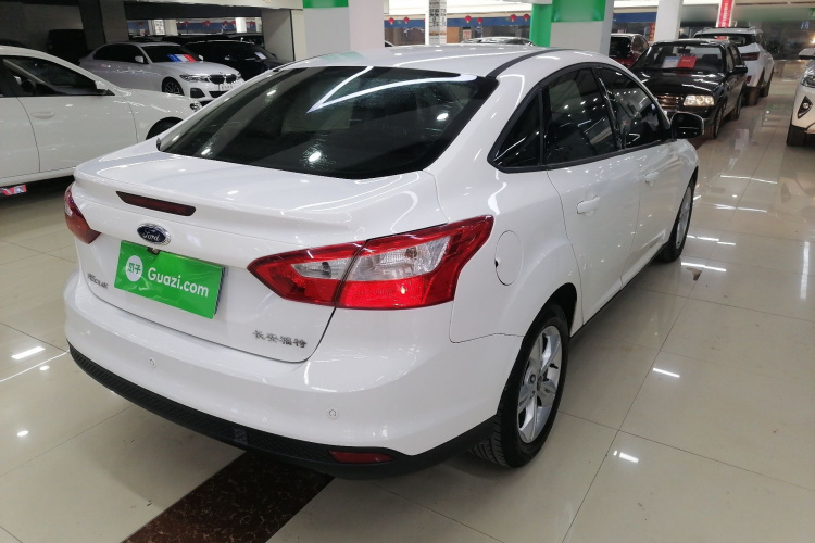 福特 福克斯 2012款 三厢 1.6L 自动风尚型车身外观7