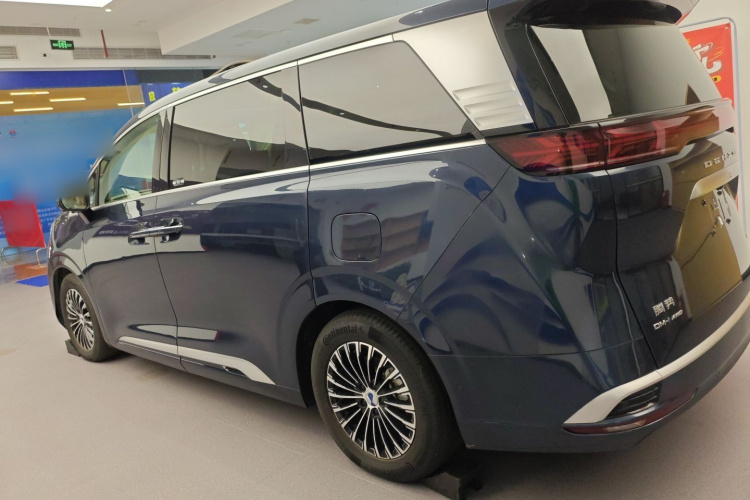 腾势D9 2022款 DM-i 970 四驱旗舰型车身外观4