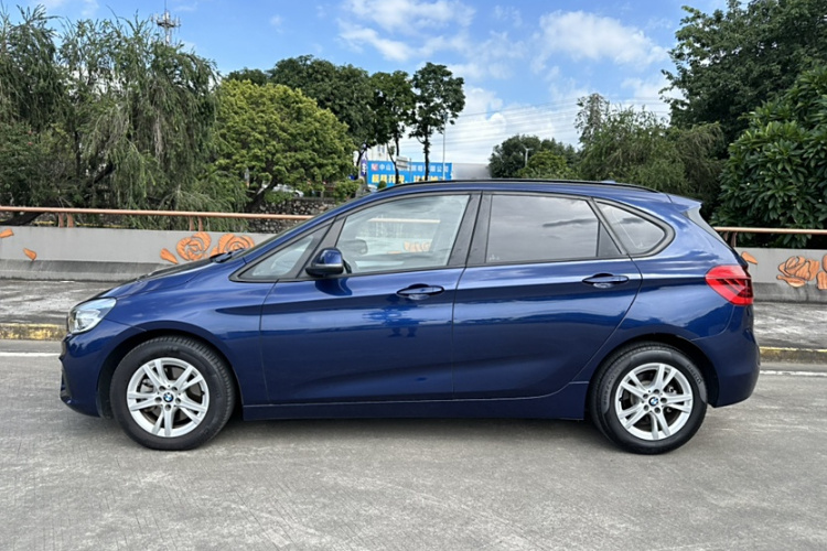 宝马2系旅行车 2016款 218i 领先型车身外观6006