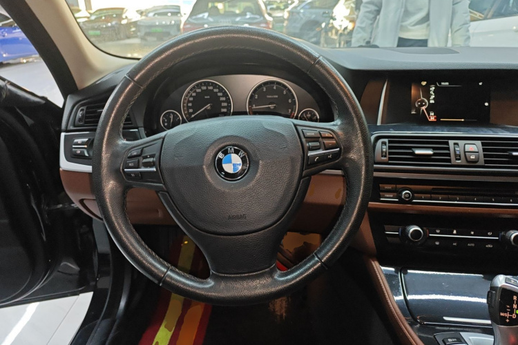 宝马5系(进口) 2015款 520i 典雅型中控内饰13