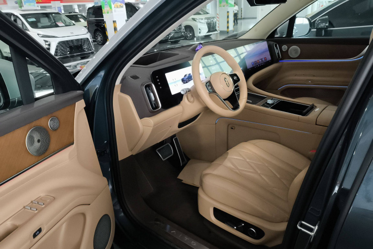 鸿蒙智行 问界M9 2024款 增程 Ultra版 52kWh 5座版中控内饰7003