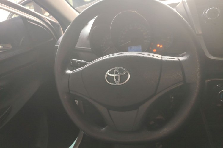 丰田 威驰FS 2017款 1.5L CVT锋驰版中控内饰13