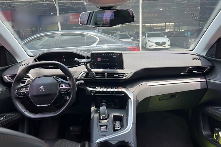 标致5008 2017款 350THP 7座精英版中控内饰7001