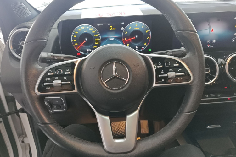 奔驰GLB 2023款 GLB 200 时尚型局部细节13