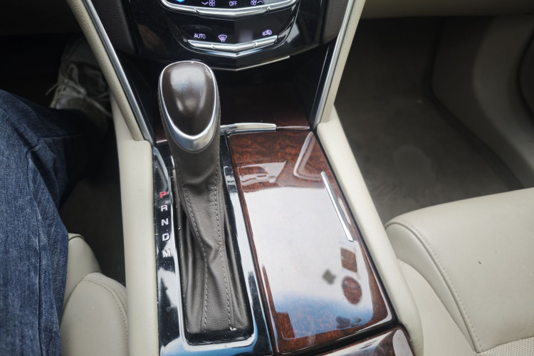 凯迪拉克XTS 2015款 28T 舒适型中控内饰7004