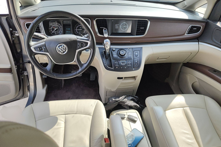 别克GL8 2017款 25S 豪华型 国V中控内饰12