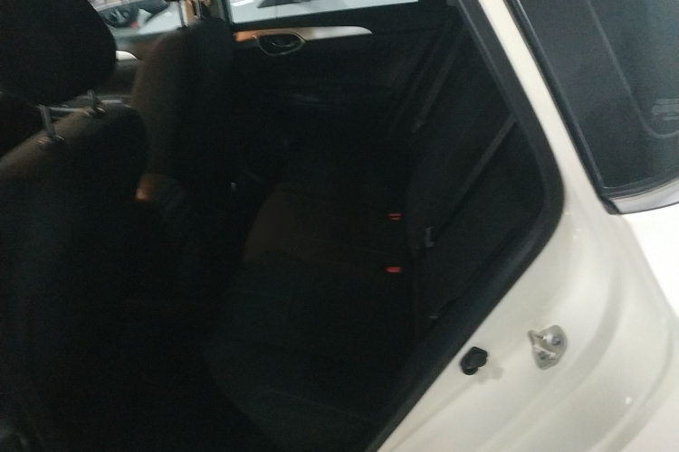 日产 轩逸 2022款 经典 1.6XE CVT舒适版中控内饰21