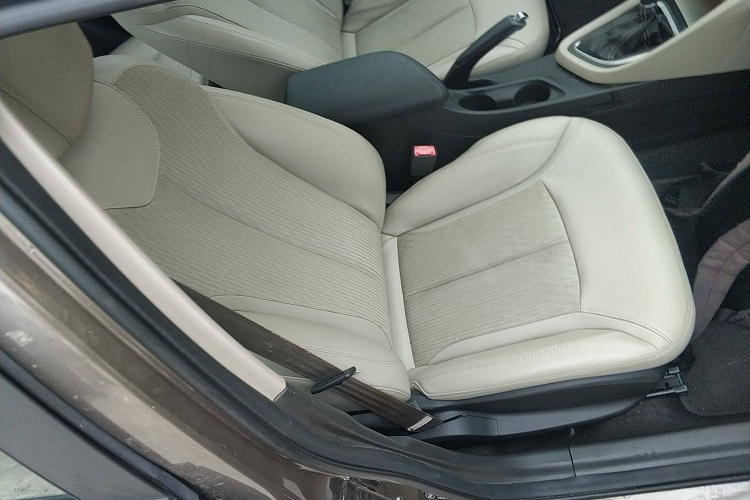 别克 英朗 2017款 15N 自动精英型中控内饰41