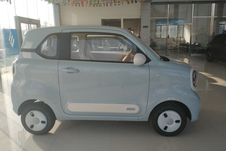 奔腾小马 2026款 222km 炫彩马车身外观6002