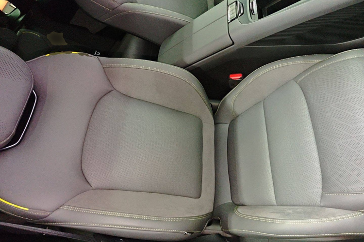 领克08 EM-P 2025款 220km 四驱性能Halo中控内饰41