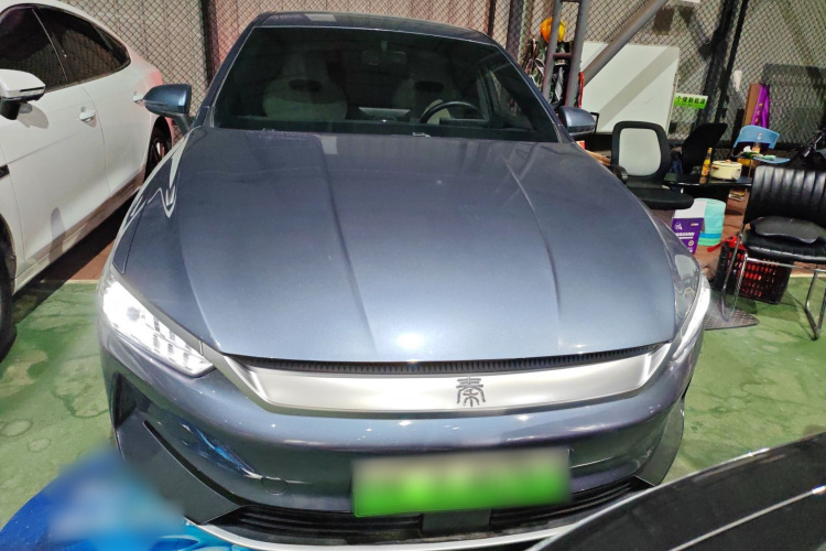 比亚迪 秦PLUS 2024款 荣耀版 EV 420KM领先型车身外观2