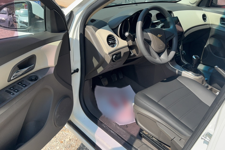 雪佛兰 科鲁兹 2015款 1.5L 经典 SL MT中控内饰7002