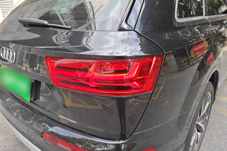 奥迪Q7 2019款 55 TFSI 技术型车身外观9