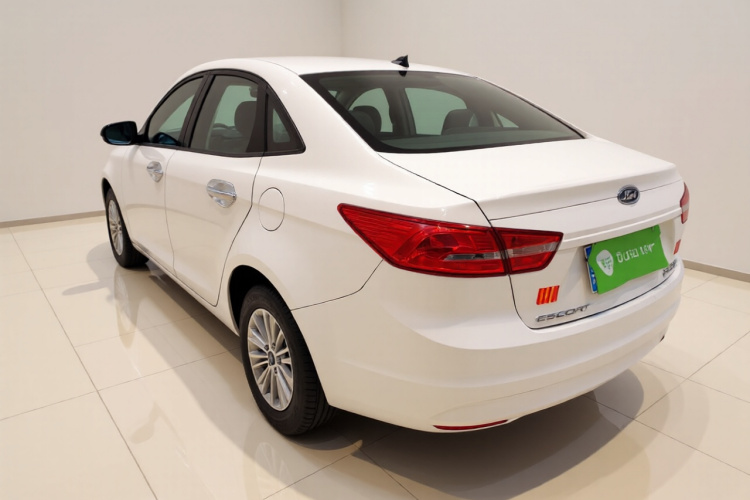 福特 福睿斯 2017款 改款 1.5L 自动舒适型车身外观5