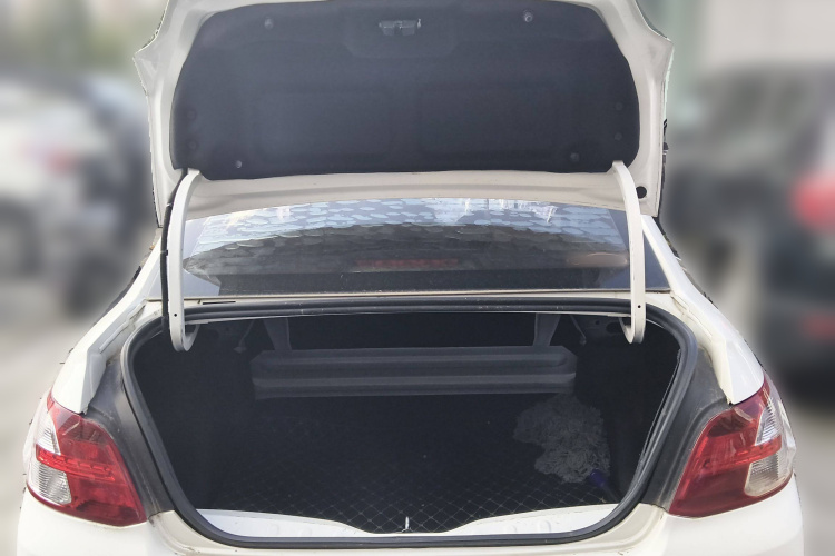 标致301 2016款 1.6L 手动舒适版局部细节23