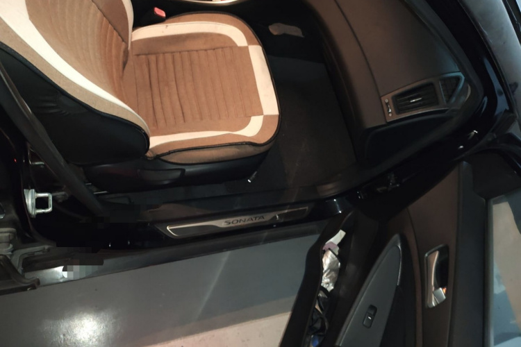 现代 索纳塔 2011款 2.0L 自动时尚版局部细节9005