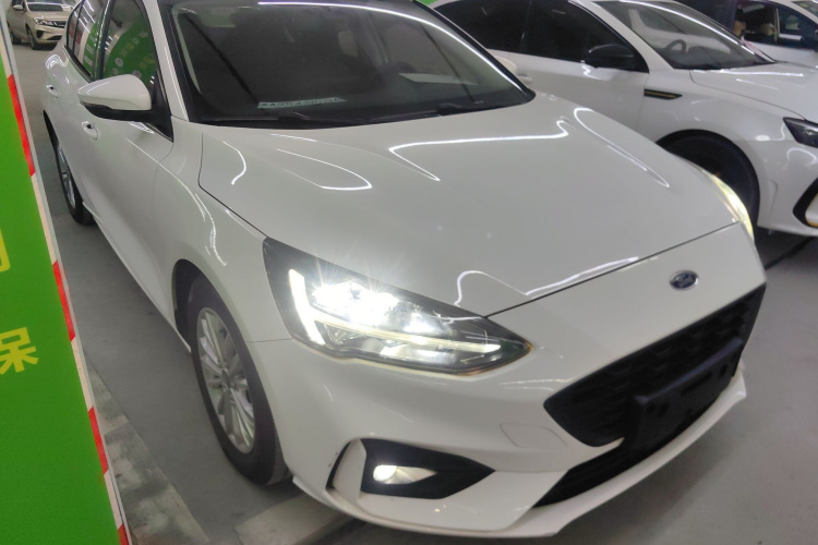 福特 福克斯 2020款 三厢 1.5L 自动锋跃型车身外观3