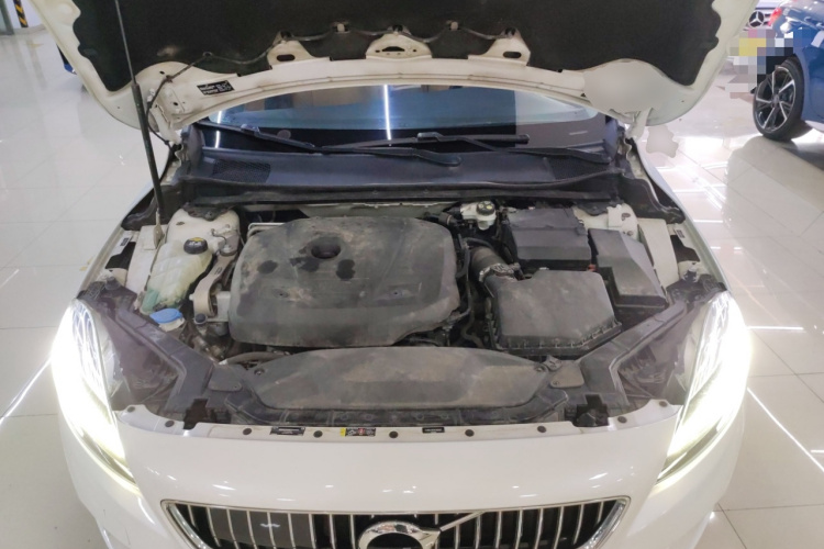 沃尔沃V40 2017款 T4 智雅版机舱底盘24