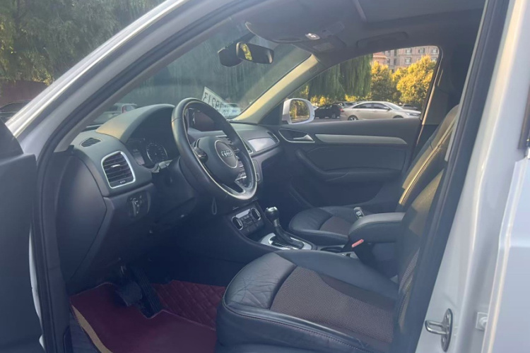 奥迪Q3 2018款 30周年年型 30 TFSI 时尚型中控内饰7003