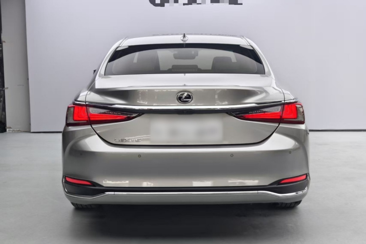 雷克萨斯ES 2021款 200 卓越版车身外观6