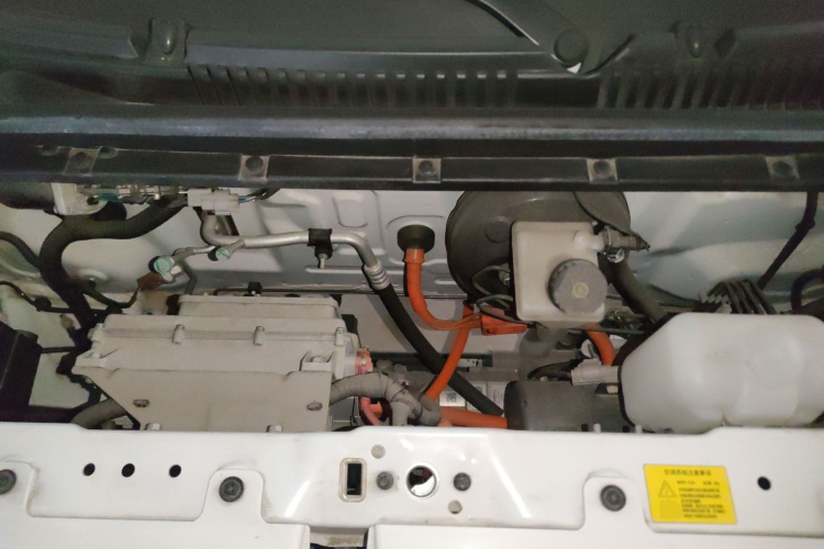 凌宝汽车 凌宝uni 2022款 微甜版机舱底盘24