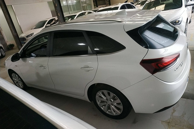 别克 阅朗 2019款 15T 双离合互联精英型 国V车身外观4