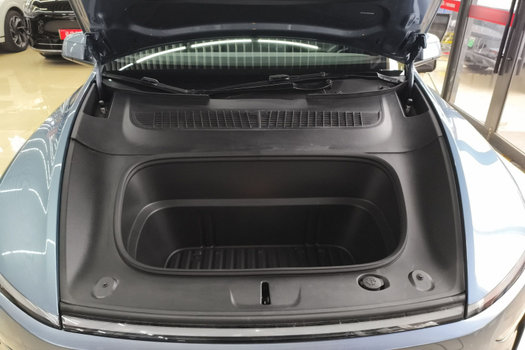 特斯拉 Model Y 2025款 后轮驱动版机舱底盘24