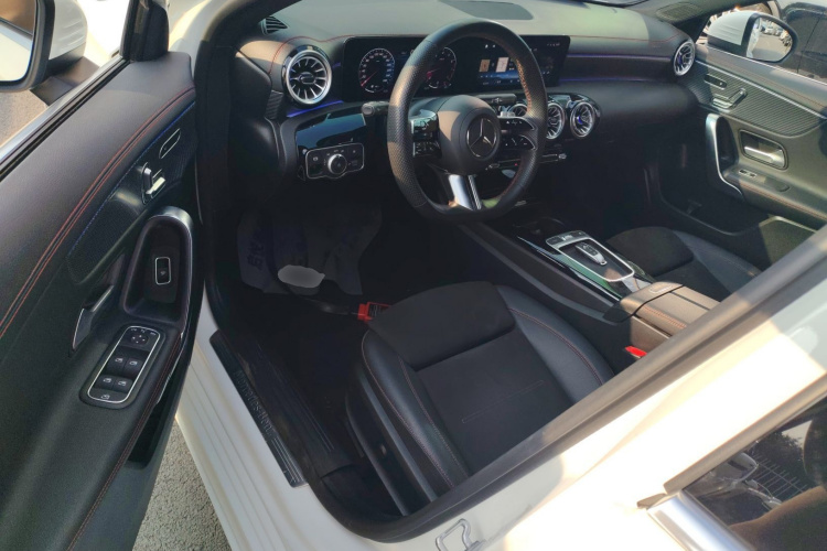 奔驰A级 2025款 A 200 L 时尚型中控内饰20