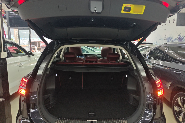 红旗HS5 2023款 2.0T 旗享Pro版机舱底盘23