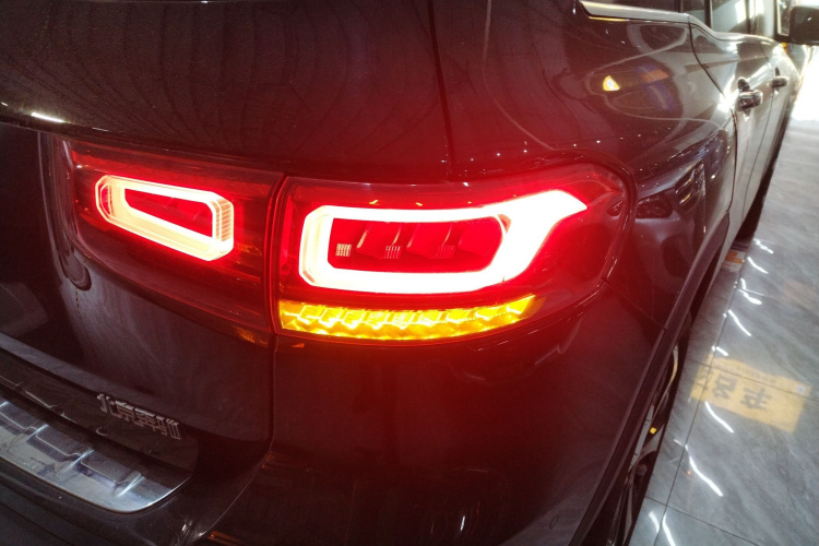 奔驰GLB 2021款 GLB 200 时尚型车身外观9