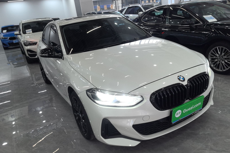 宝马1系 2022款 125i M运动曜夜版车身外观3