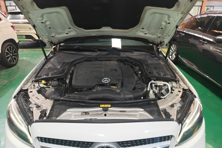 奔驰C级 2021款 C 200 L 时尚型运动版机舱底盘24