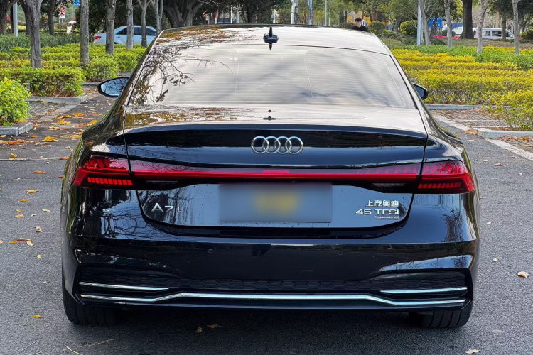 奥迪A7L 2022款 45 TFSI quattro S-line 见远型流晶套装车身外观6005