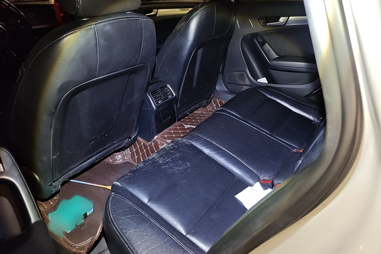 奥迪A4L 2015款 35 TFSI 自动标准型中控内饰7004