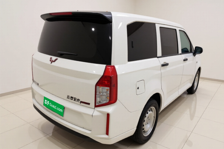 五菱汽车 五菱宏光PLUS 2020款 1.5L 手动标准型 5座车身外观7