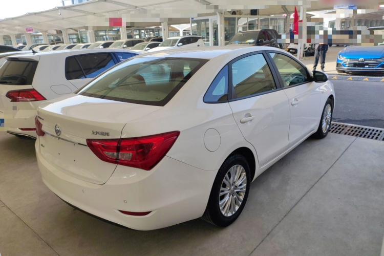 别克 英朗 2017款 15N 手动精英型车身外观7