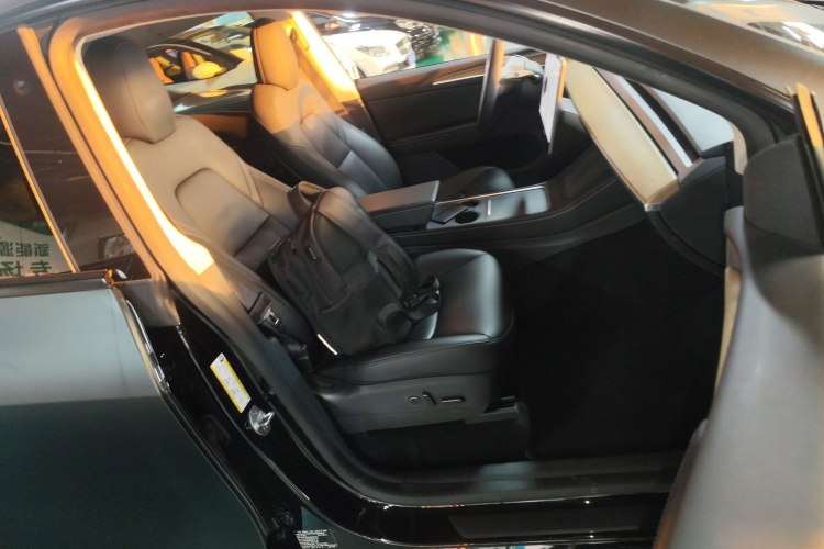 特斯拉 Model Y 2021款 长续航全轮驱动版 3D7局部细节41