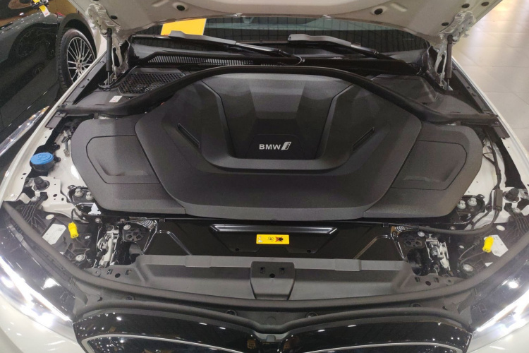 宝马i3 2024款 eDrive 40 L 曜夜套装机舱底盘24