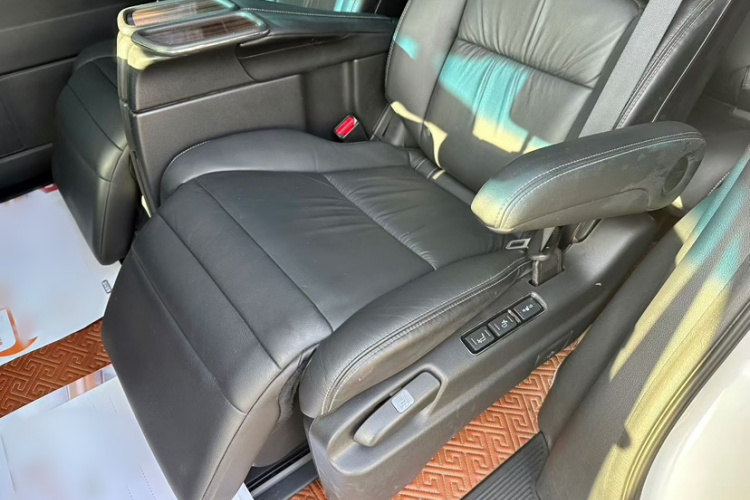 本田 艾力绅 2016款 2.4L 豪华版中控内饰7006