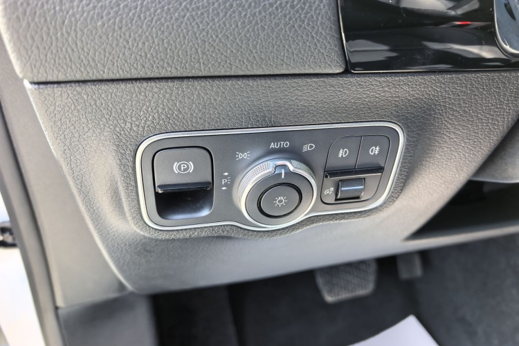 奔驰GLA 2023款 GLA 220中控内饰7006