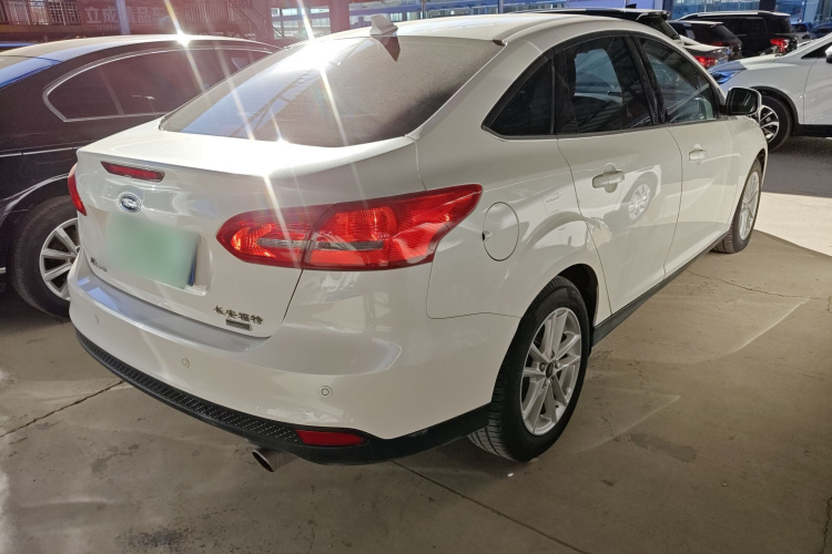 福特 福克斯 2015款 三厢 EcoBoost 180 自动精英型车身外观7