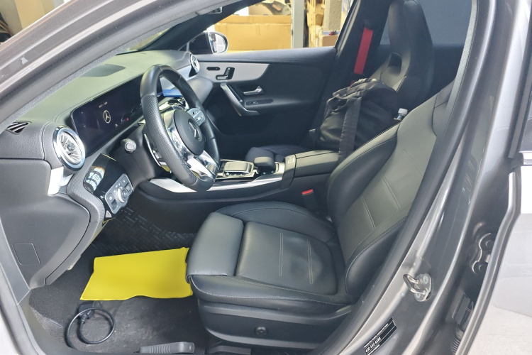 奔驰A级AMG(进口) 2022款 AMG A 35 4MATIC中控内饰19