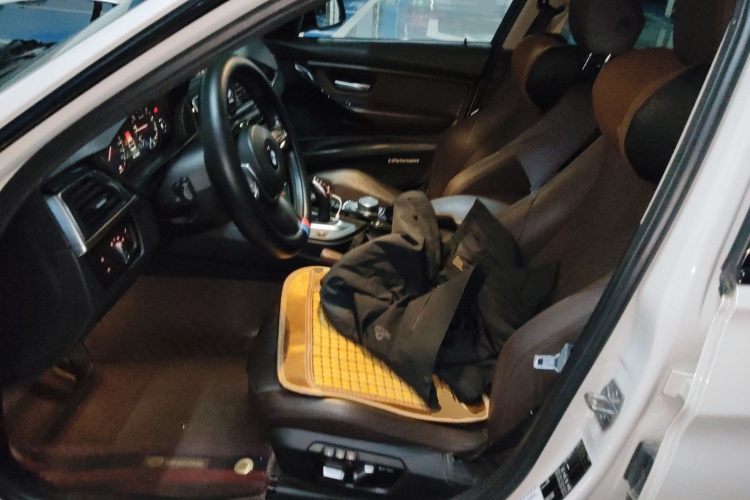 宝马3系 2018款 320Li 领先型M运动套装中控内饰19