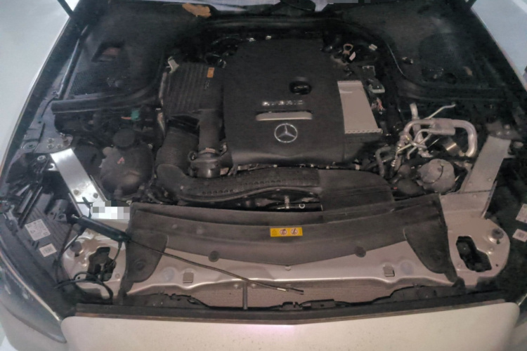 奔驰E级新能源 2021款 E 350 e L 插电式混合动力运动轿车局部细节24