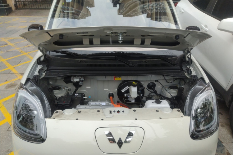 五菱汽车 宏光MINIEV 2025款 四门版 臻享+款机舱底盘24