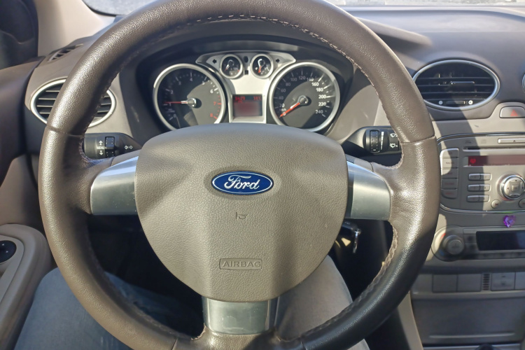 福特 福克斯 2013款 两厢经典 1.8L 手动时尚型局部细节13